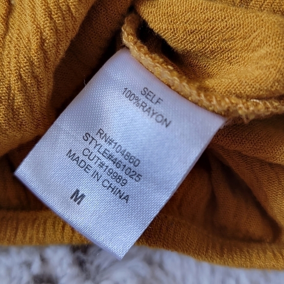 ✨️CL ChloeKatie Mustard Yellow Floral Stitch Embroidery Sash VNeck Wide Sleeve M - Picture 13 of 13